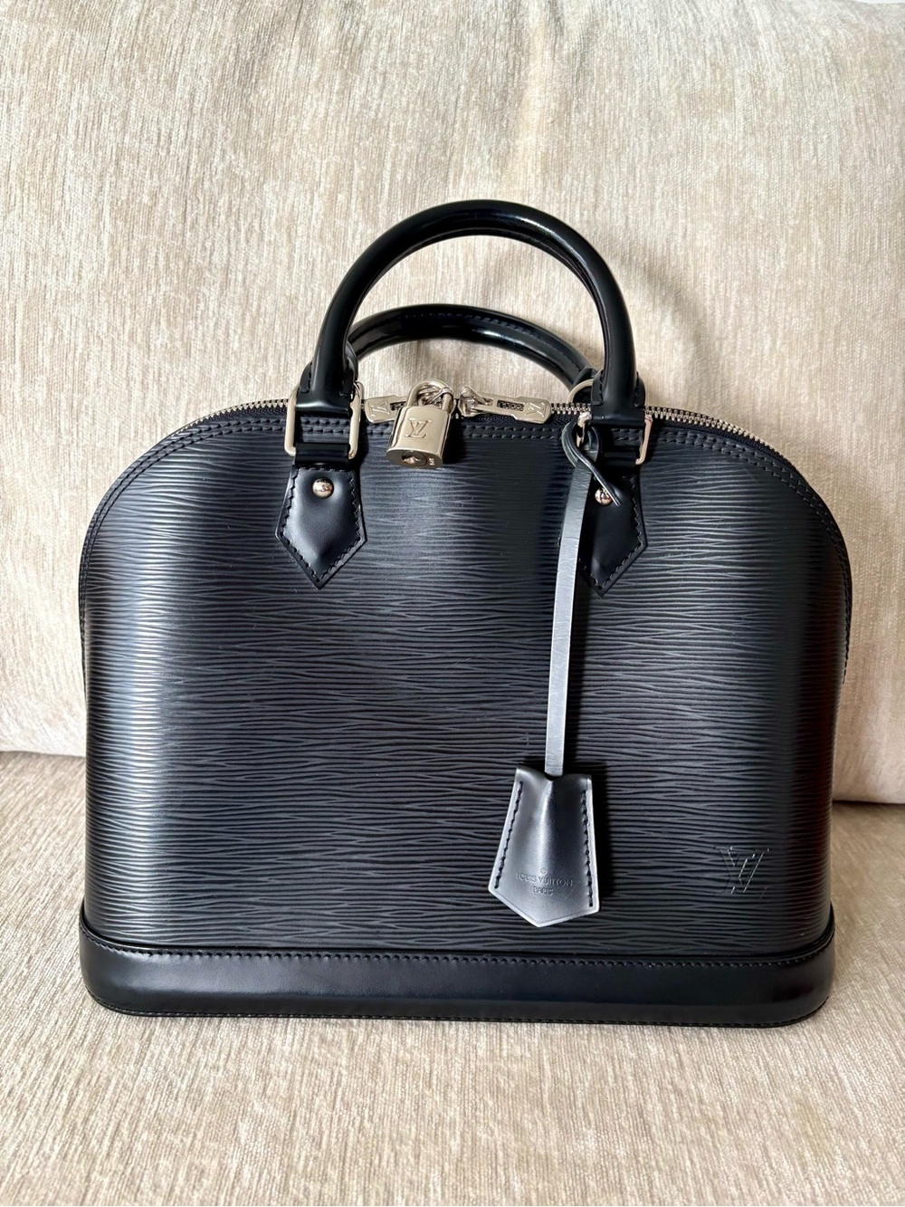 Authentic Louis Vuitton Black Epi Alma PM Handbag